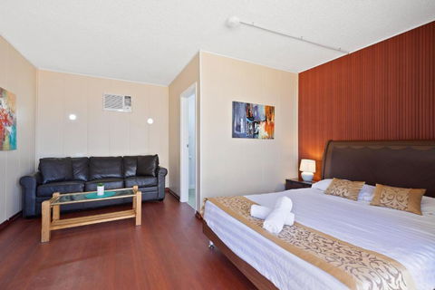 Albion Motel Finley - Yarra Valley Accommodation 0