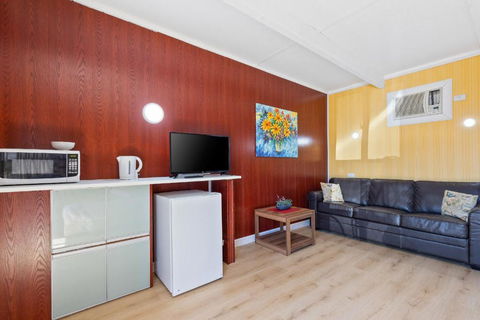 Albion Motel Finley - Yarra Valley Accommodation 2