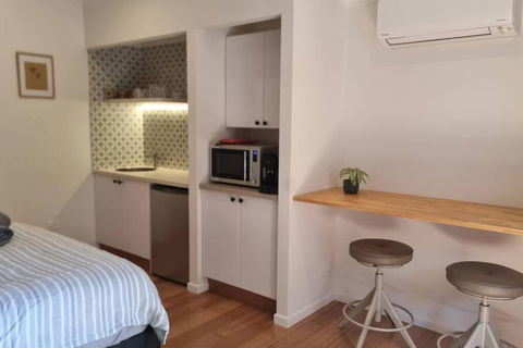 Alcorn Garden Studio Main House Attached-Dog Friendly 2 Mins Walk To Beach - Yarra Valley Accommodation 2