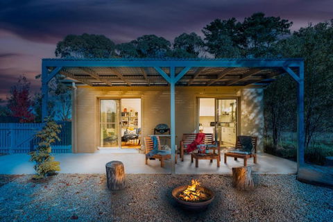 Alderwood Cottage - Cottage W Gorgeous Dam Views! - Yarra Valley Accommodation 0