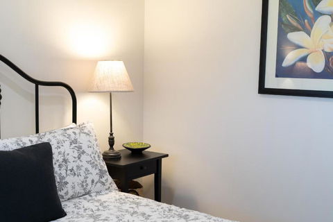 Alderwood Cottage - Cottage W Gorgeous Dam Views! - Yarra Valley Accommodation 4