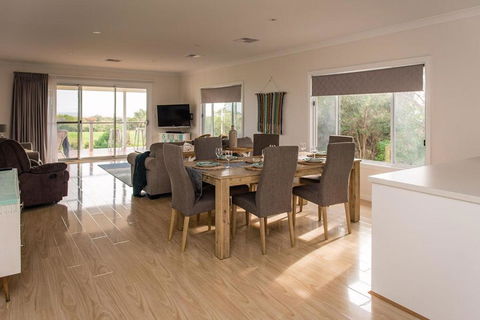 Aldinga Bay Bungalow Ocean View Retreat - Yarra Valley Accommodation 2