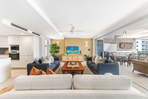 Alex Beach House, 100 Steps To The Sand, With Ocean Views - Yarra Valley Accommodation 3
