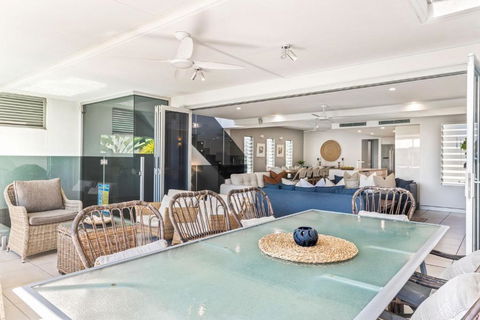 Alex Beach House, 100 Steps To The Sand, With Ocean Views - Yarra Valley Accommodation 2