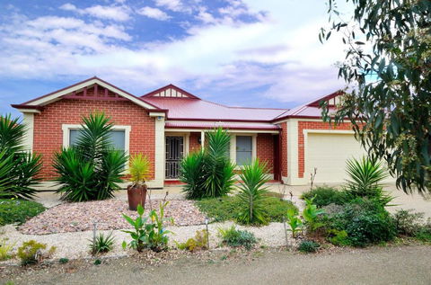 All Seasons Port Elliot Holiday House - Yarra Valley Accommodation 0