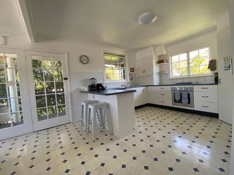 Allamanda House, 3 Willow Street - Yarra Valley Accommodation 1