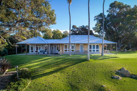 Allandale I Private Properties - Yarra Valley Accommodation 0