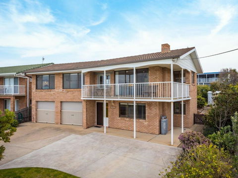 Allawah Beach House - 29 Dalmeny Drive, Kianga - Yarra Valley Accommodation 0