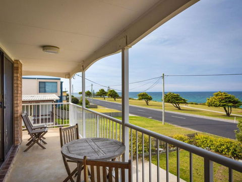 Allawah Beach House - 29 Dalmeny Drive, Kianga - Yarra Valley Accommodation 2