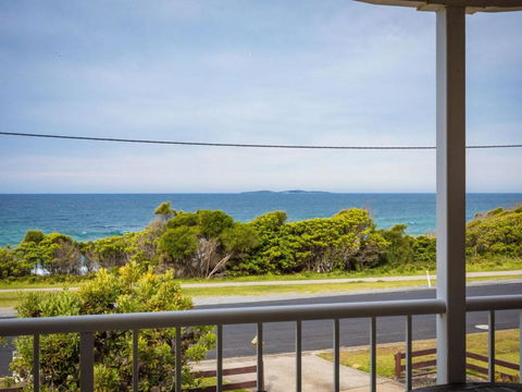 Allawah Beach House - 29 Dalmeny Drive, Kianga - Yarra Valley Accommodation 3
