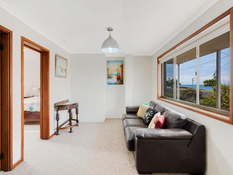 Allawah Beach House - 29 Dalmeny Drive, Kianga - Yarra Valley Accommodation 4