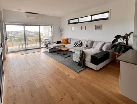ALMA - Sun Filled Stylish Beach House - Yarra Valley Accommodation 2