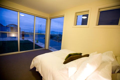 Aloha Beachfront Port Fairy - Yarra Valley Accommodation 4