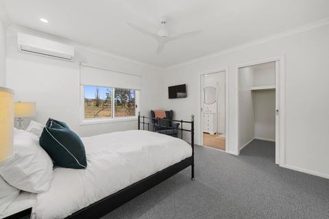 Alpine Hills Hideaway - Yarra Valley Accommodation 1