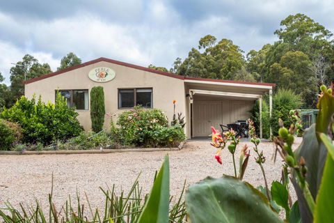 Altona Garden Retreat - Yarra Valley Accommodation 0