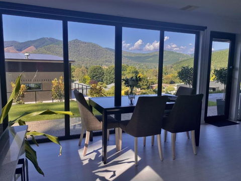 Altura Apartment Bright - Yarra Valley Accommodation 0