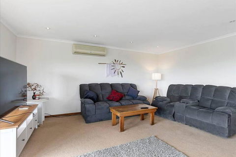 Alyeska Farm House - Yarra Valley Accommodation 4