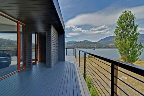 AMAZING 5-Star WATERFRONT RETREAT ON THE RIVERWALK - Yarra Valley Accommodation 0