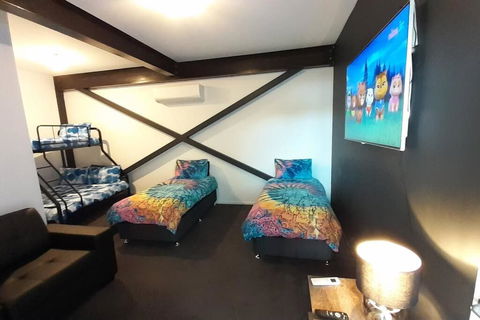 AMAZING 5-Star WATERFRONT RETREAT ON THE RIVERWALK - Yarra Valley Accommodation 3