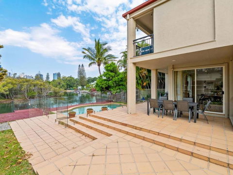 Amazing Broadwater City View Holiday Home With Pool - Yarra Valley Accommodation 2