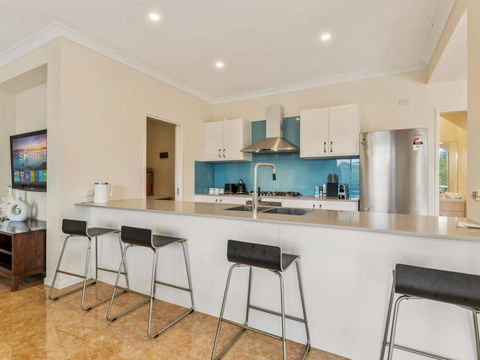 Amazing Broadwater City View Holiday Home With Pool - Yarra Valley Accommodation 3