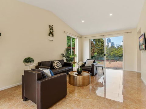 Amazing Broadwater City View Holiday Home With Pool - Yarra Valley Accommodation 4