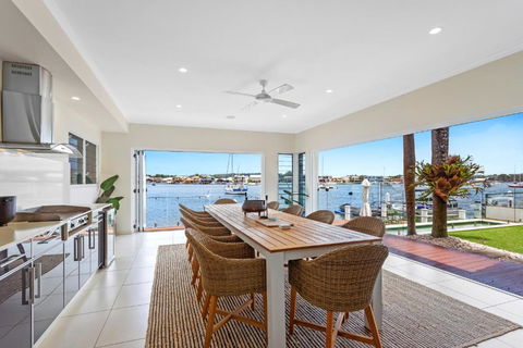Amazing Canal House With Private Jetty, Gym & Pool - Yarra Valley Accommodation 2