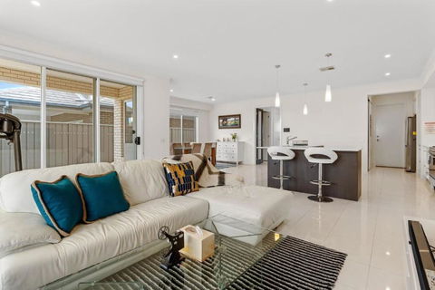 Amazing Lake View Family-friendly Holiday Home - Yarra Valley Accommodation 4