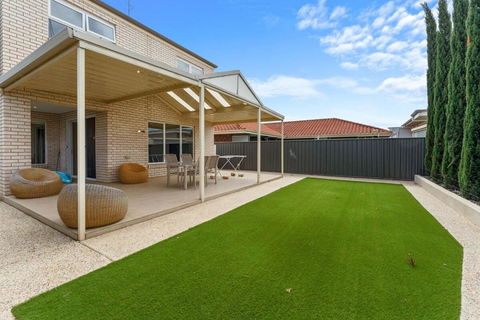 Amazing Lake View Family-friendly Holiday Home - Yarra Valley Accommodation 3