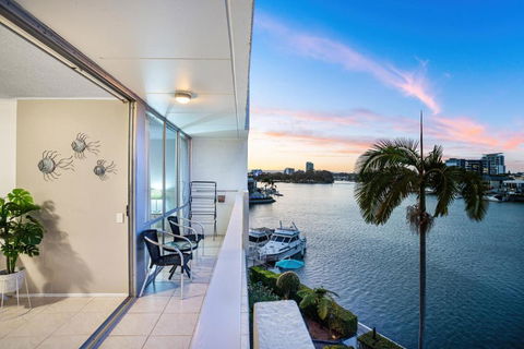 Amazing Water Views Surfers Paradise - Yarra Valley Accommodation 1