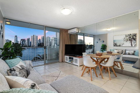 Amazing Water Views Surfers Paradise - Yarra Valley Accommodation 2