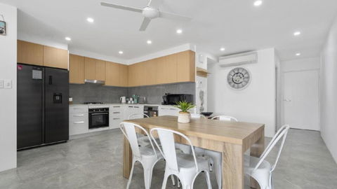 Anchors Away - Waterfront Unit - Yarra Valley Accommodation 3