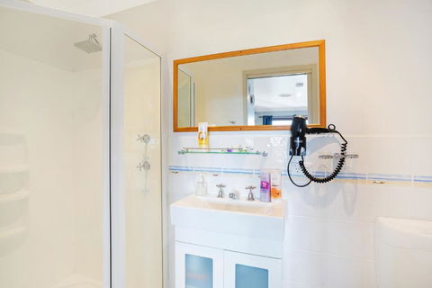 Anchors Aweigh - Adult & Guests Only - Yarra Valley Accommodation 2