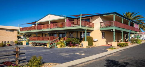 Anchors Aweigh - Adult & Guests Only - Yarra Valley Accommodation 0