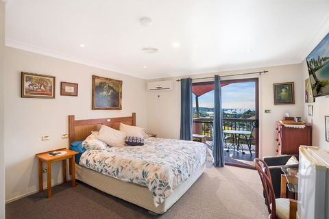 Anchors Aweigh - Adult & Guests Only - Yarra Valley Accommodation 1