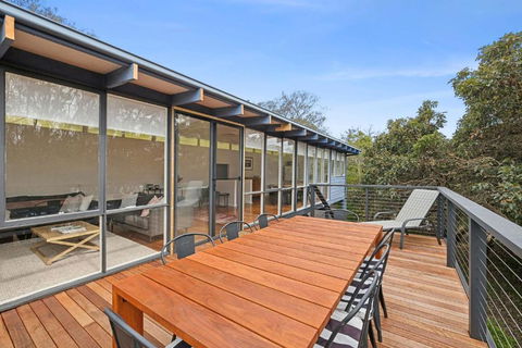 Anglesea Beach Retreat - Yarra Valley Accommodation 1