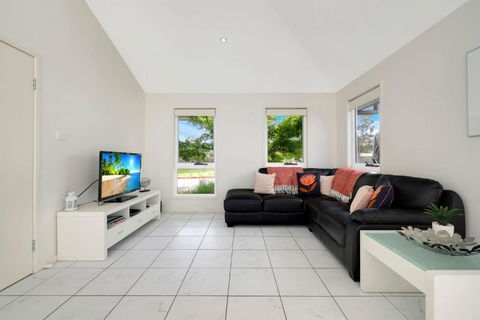 Annvilla - Two Bedroom Townhouse In Huskisson - Yarra Valley Accommodation 4