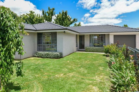 Anson Abode - CBD Home, Modern Sophistication - Yarra Valley Accommodation 3