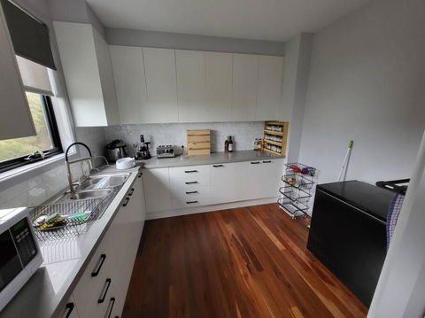 Alogara House, Modern, 6 Bedrooms With Hot Tub And Views - Yarra Valley Accommodation 4