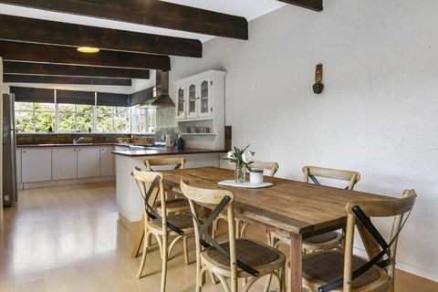 An Entertainers Oasis - Fun Home With Pool Table, Arcade Game, Basketball Ring - Yarra Valley Accommodation 1