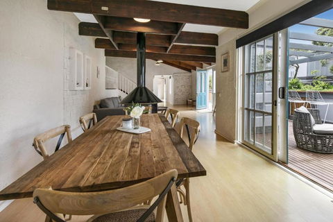 An Entertainers Oasis - Fun Home With Pool Table, Arcade Game, Basketball Ring - Yarra Valley Accommodation 3