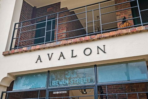 Awesome Albert Park Art Deco Gem 2 Bedroom Bevan 2 - Yarra Valley Accommodation 1