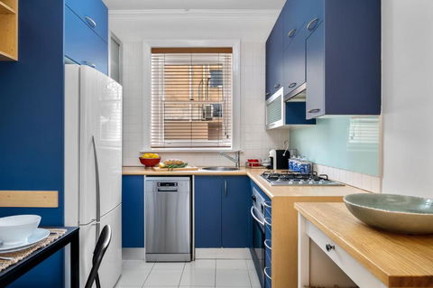 Awesome Albert Park Art Deco Gem 2 Bedroom Bevan 2 - Yarra Valley Accommodation 4