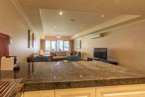 Apartment 2, 9 River Lane Mannum - Yarra Valley Accommodation 1