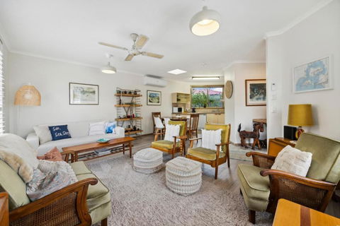 Apartment In Cowes Central On Chapel - Yarra Valley Accommodation 1