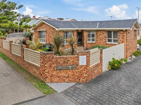 Apartment In Cowes Central On Chapel - Yarra Valley Accommodation 0