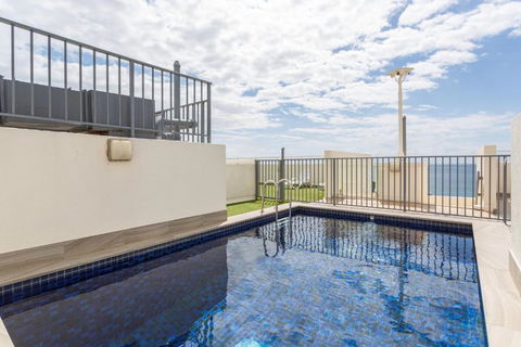 Apartment With Pool Access A Minute To The Beach - Yarra Valley Accommodation 4