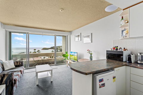 Apartment With Pool Access A Minute To The Beach - Yarra Valley Accommodation 1