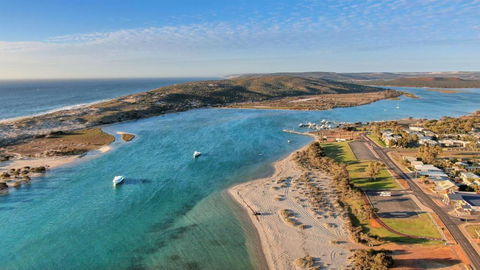 API Pelican Beach Front Apartments Kalbarri - Yarra Valley Accommodation 2