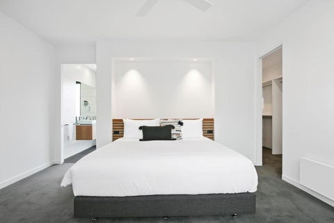 Apollo Bay Beach House - Yarra Valley Accommodation 3